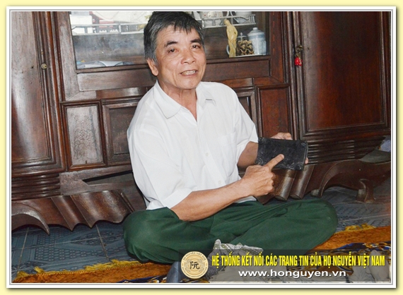 Ông Tùng vẫn suốt đời gìn giữ cẩn thận những bảo vật vô giá của dòng tộc.