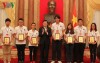 Chủ tịch nước mong muốn các học sinh, sinh viên Việt kiều học tập thật tốt để sau này về đóng góp công sức xây dựng đất nước