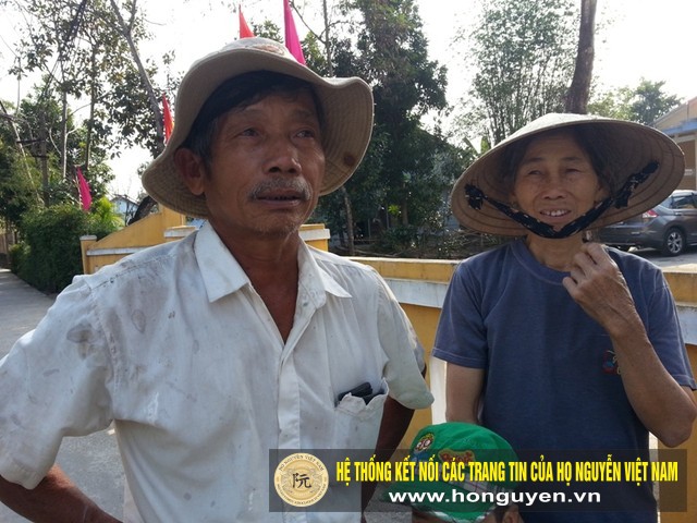 Ông Nguyễn Xuân Hải (62 tuổi, trú thôn Dương Sơn, xã Hòa Tiến) ngậm ngùi: 'Giờ ông ấy mất đi, chúng tôi không ai không khỏi xót xa, thương tiếc...'. Ảnh Đức Hoàng