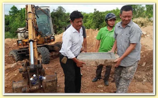 Tấm bia đá được tìm thấy
